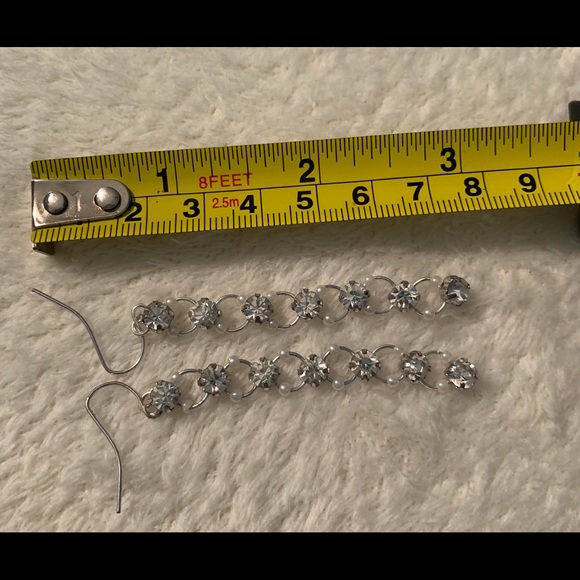 Four sets of earrings - Picture 10 of 12